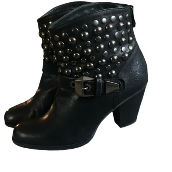 Stuart Weitzman Black Studded Leather Boots 7 - Picture 6 of 7